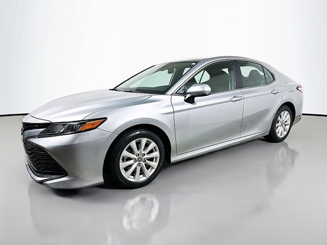Used 2020 Toyota Camry LE FWD image 3