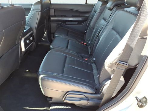 Used 2024 Ford Expedition XLT image 12