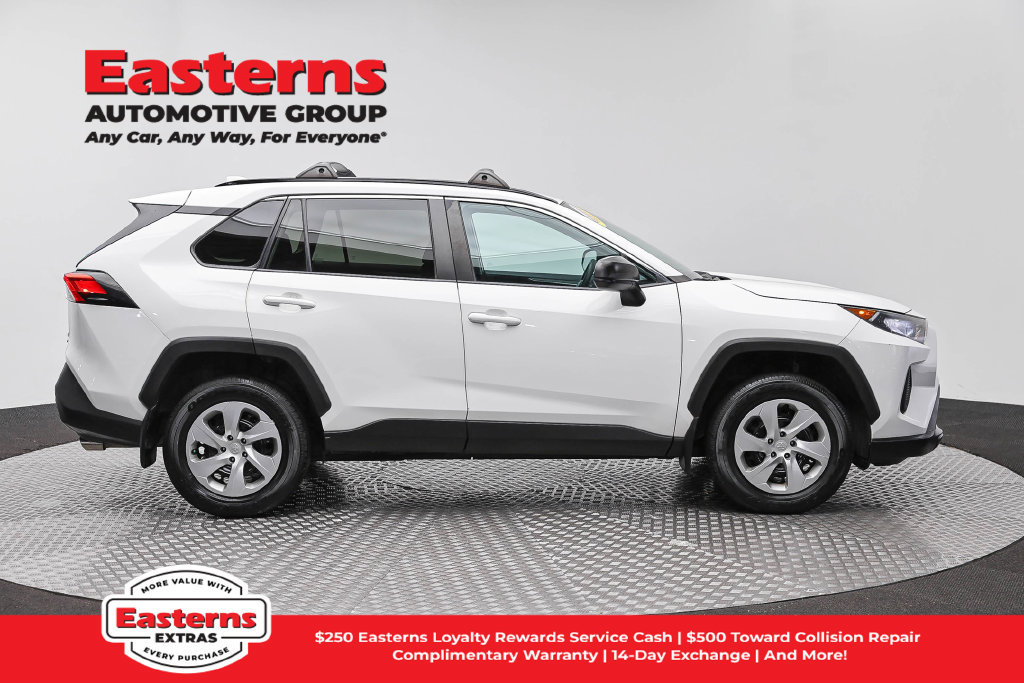 Used 2021 Toyota RAV4 LE AWD/4WD image 5