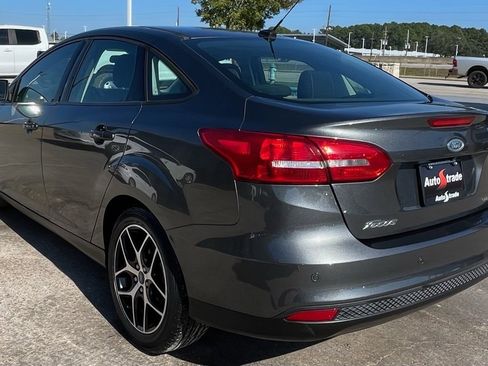 Used 2017 Ford Focus SEL image 5