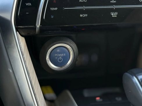 Used 2022 Toyota Venza Limited image 35