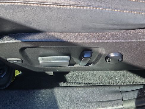 Used 2019 Toyota Highlander XLE AWD/4WD image 15