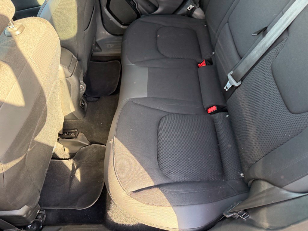 Used 2018 Jeep Renegade Altitude w/ UConnect 8.4 Nav Group FWD image 10