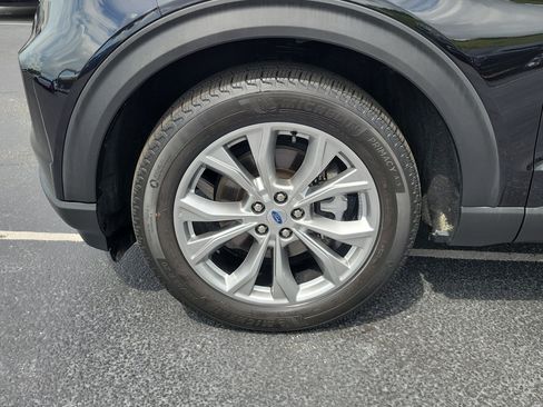 Certified 2023 Ford Explorer XLT w/ Equipment Group 202A RWD image 5