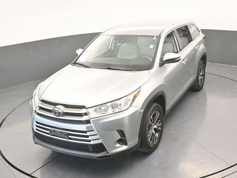 Used 2019 Toyota Highlander LE image 43