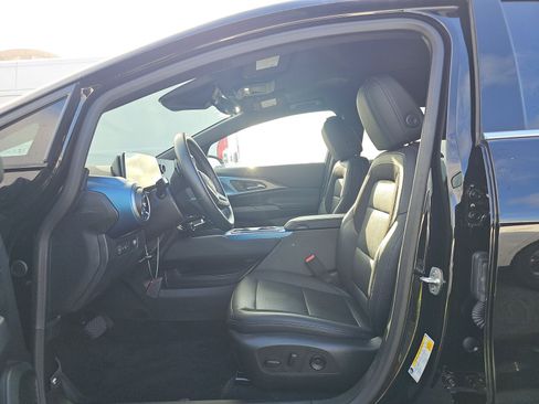 Used 2025 Chevrolet Equinox EV LT FWD image 8