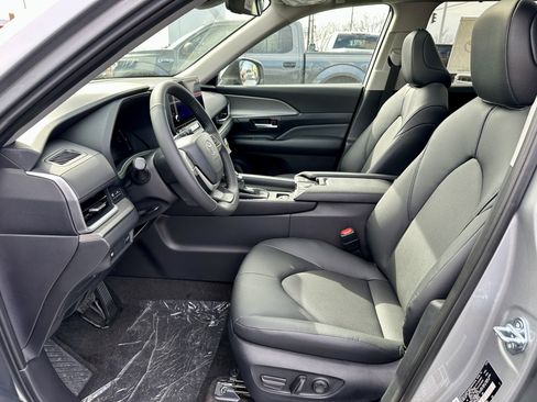 New 2026 Toyota Grand Highlander XLE image 14
