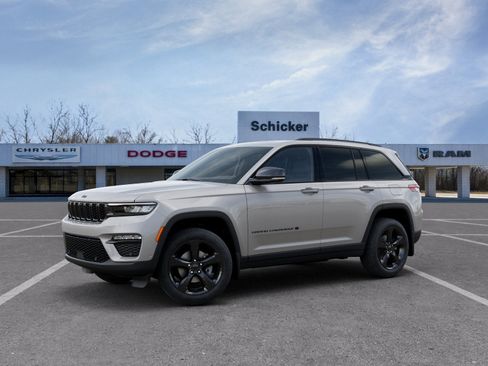 New 2025 Jeep Grand Cherokee Limited w/ Luxury Tech Group II AWD/4WD image 32
