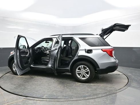 Used 2022 Ford Explorer XLT image 38