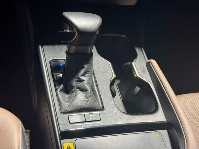 Used 2024 Lexus ES 300h w/ Premium Package FWD image 36