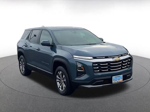 Used 2025 Chevrolet Equinox LT image 2