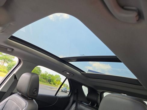 Used 2018 Chevrolet Equinox Premier image 24