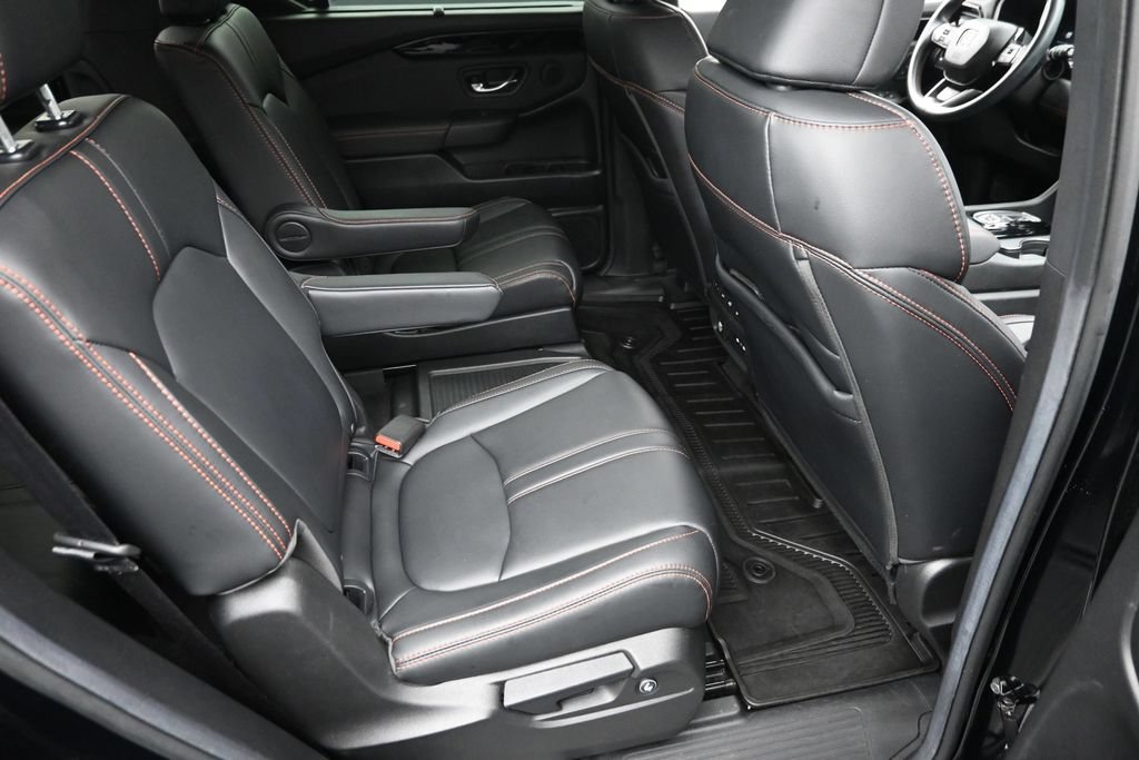 Used 2025 Honda Pilot TrailSport image 10