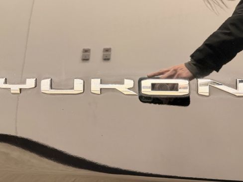 Used 2023 GMC Yukon SLT image 18