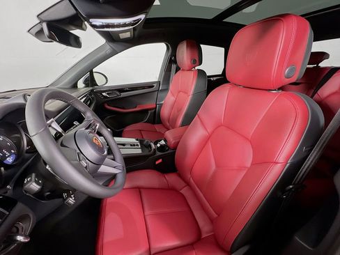 New 2026 Porsche Macan image 5