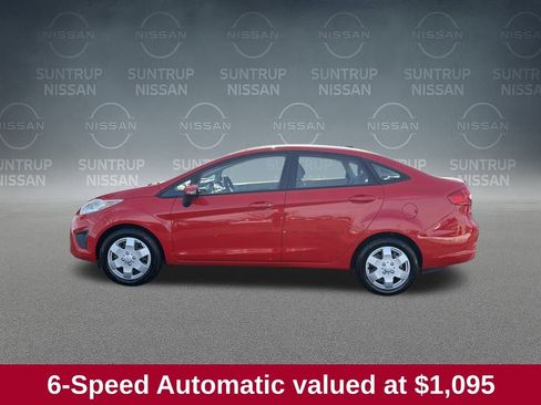 Used 2013 Ford Fiesta SE image 2