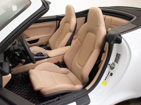Certified 2022 Porsche 911 Carrera 4S AWD/4WD image 5