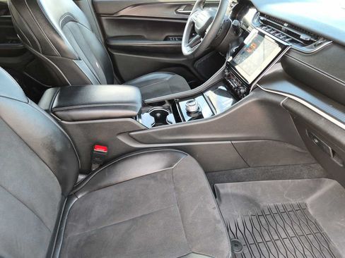 Used 2023 Jeep Grand Cherokee Altitude AWD/4WD image 30