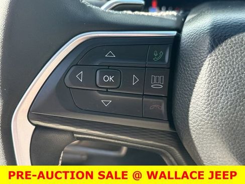 Used 2024 Jeep Grand Cherokee L Altitude AWD/4WD image 27