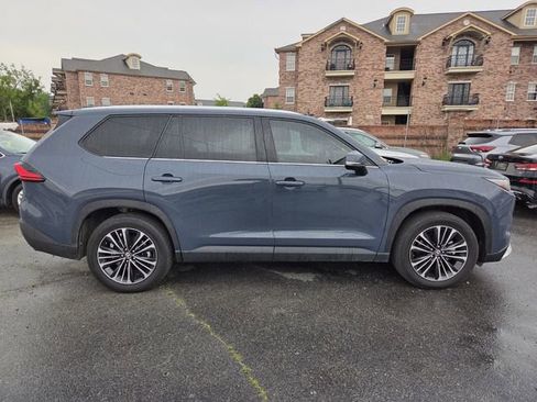 Used 2024 Toyota Grand Highlander AWD Hybrid image 4