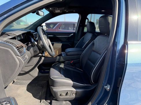 Used 2025 GMC Acadia Denali AWD/4WD image 5