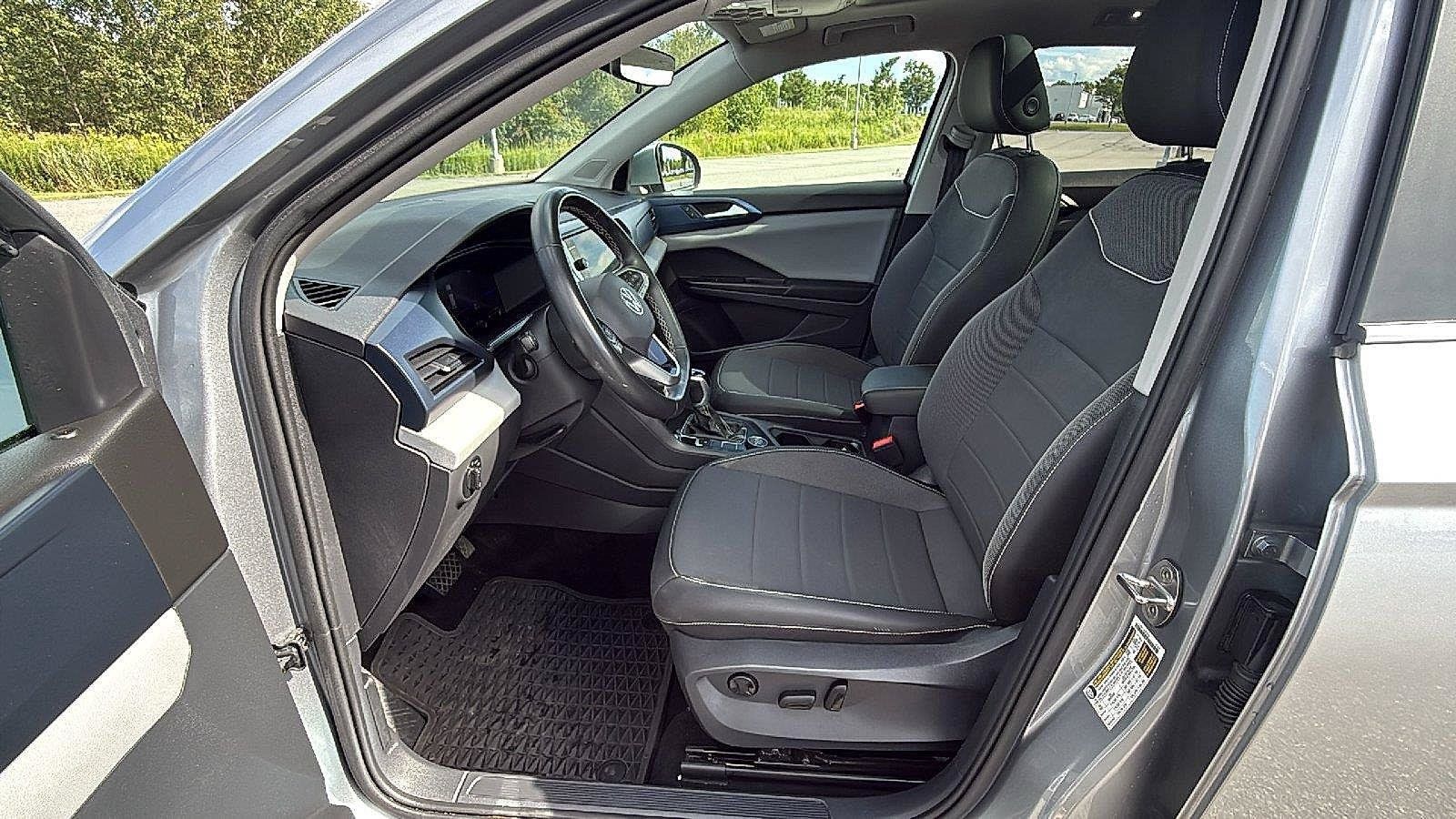 Used 2023 Volkswagen Taos SE w/ Panoramic Sunroof Package AWD/4WD image 24