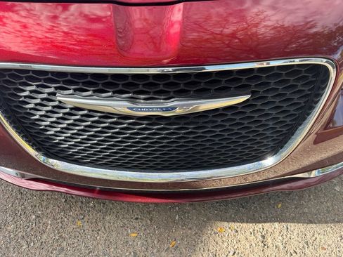 Used 2022 Chrysler 300 Touring RWD image 2