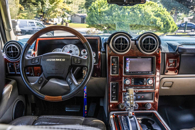 Used 2003 HUMMER H2 w/ Preferred Equipment Group AWD/4WD image 32