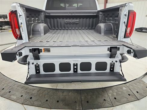 New 2026 GMC Sierra 1500 SLT image 46