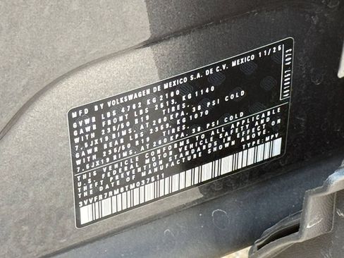 Used 2026 Volkswagen Tiguan SE FWD image 30