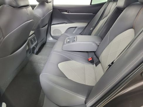 Used 2019 Toyota Camry XLE FWD image 12