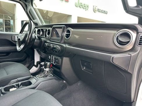 Used 2020 Jeep Wrangler Unlimited Sahara AWD/4WD image 40