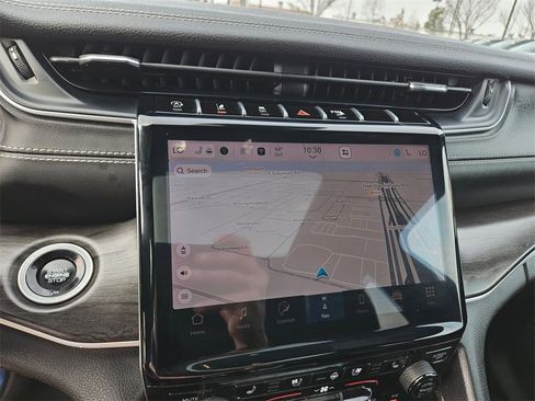 Used 2024 Jeep Grand Cherokee L Limited w/ Luxury Tech Group II image 21