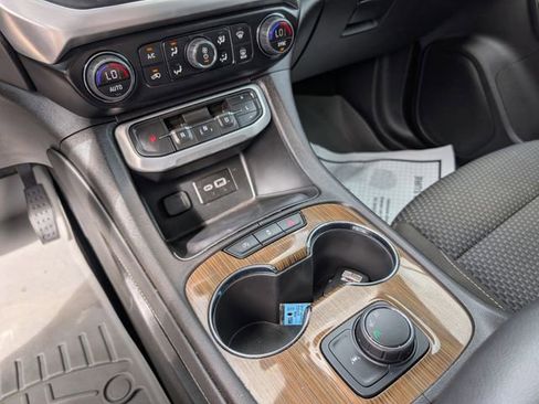 Used 2023 GMC Acadia SLE w/ Elevation Edition FWD image 14