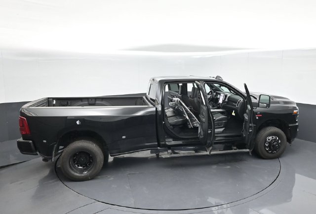 New 2026 RAM 3500 Laramie AWD/4WD image 59