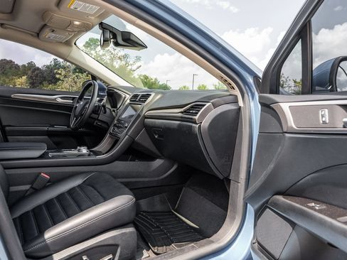 Used 2019 Ford Fusion SEL FWD image 11