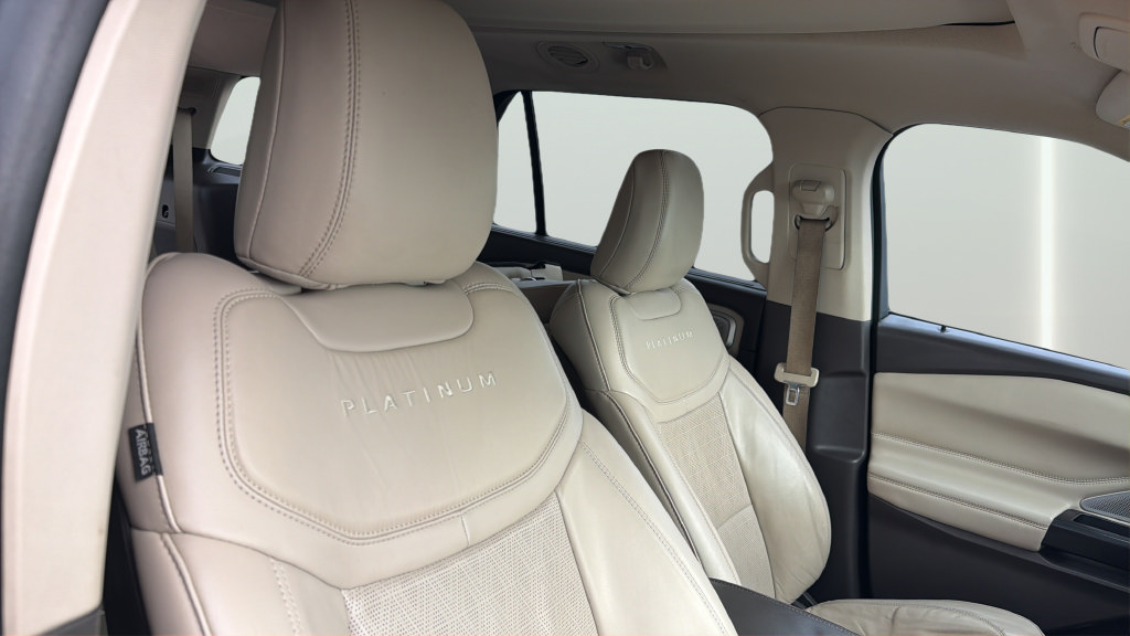 Used 2020 Ford Explorer Platinum w/ Premium Technology Package AWD/4WD image 28