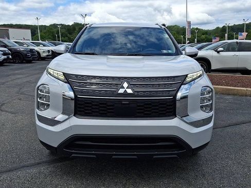 Used 2022 Mitsubishi Outlander ES FWD image 2