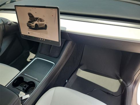 Used 2022 Tesla Model Y Long Range AWD/4WD image 28