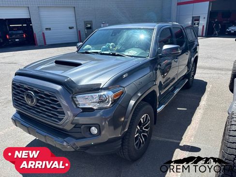 Used 2022 Toyota Tacoma TRD Sport AWD/4WD image 2