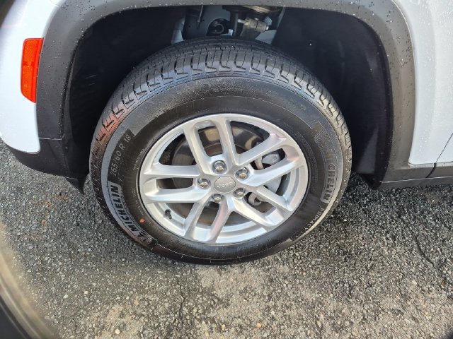 Used 2025 Jeep Grand Cherokee 4WD image 25