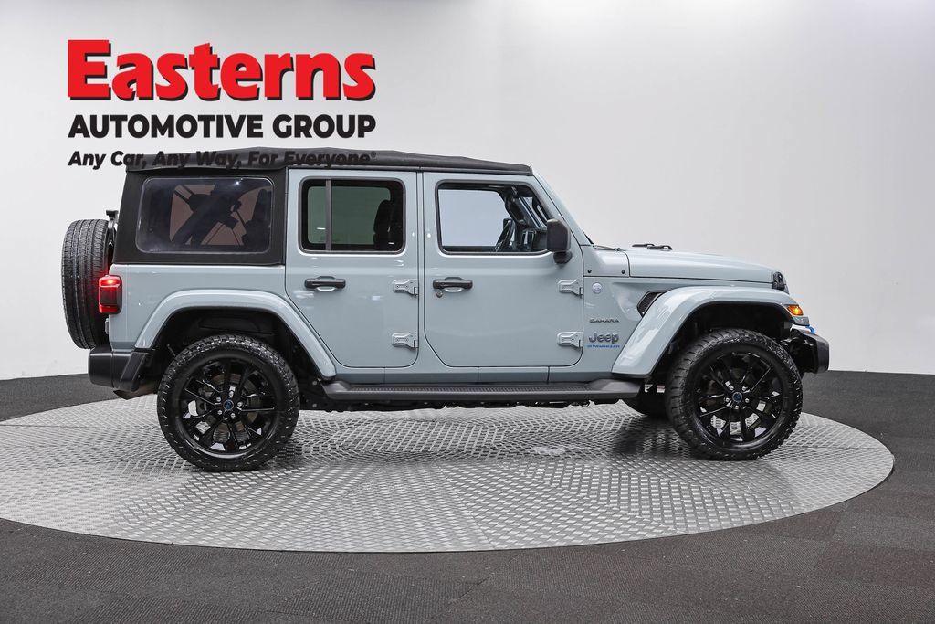 Used 2024 Jeep Wrangler Unlimited Sahara w/ Technology Group AWD/4WD image 4