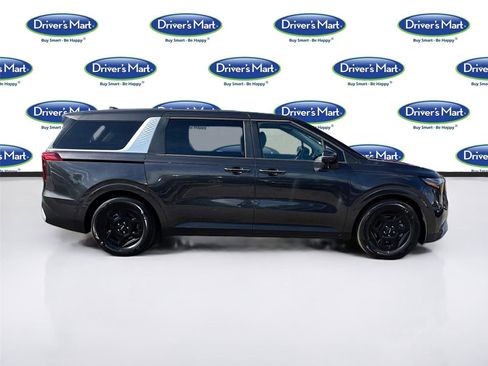 Used 2025 Kia Carnival FWD image 8