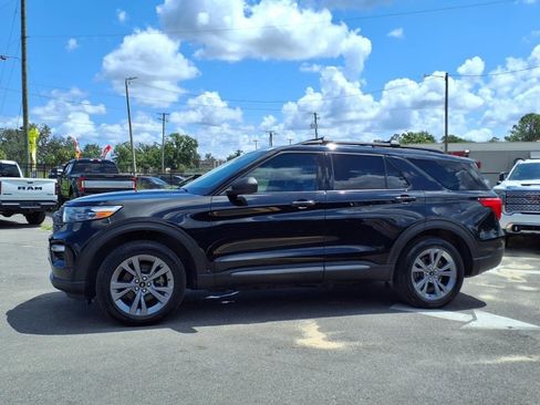Used 2021 Ford Explorer XLT w/ XLT Sport Appearance Package image 4