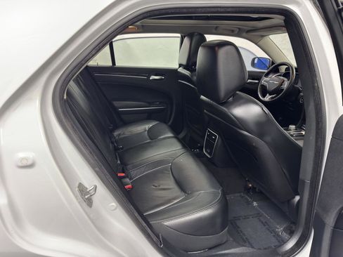 Used 2015 Chrysler 300 Limited image 30