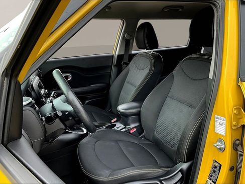 Used 2015 Kia Soul + FWD image 17