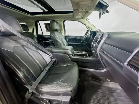 Used 2019 Ford Expedition Platinum RWD image 11