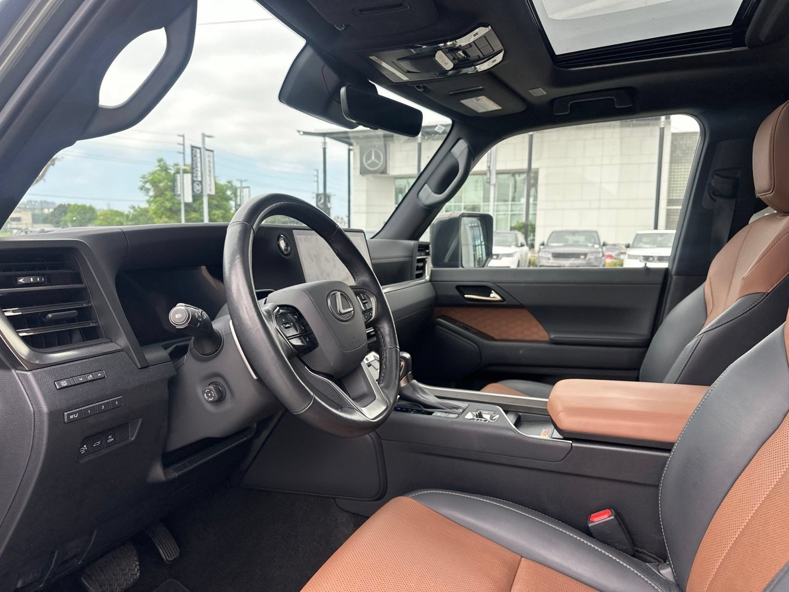 Used 2024 Lexus GX 550 w/ Accessory Package (Z1) AWD/4WD image 9