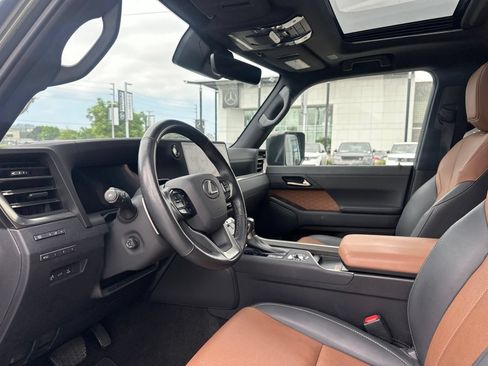 Used 2024 Lexus GX 550 w/ Accessory Package (Z1) AWD/4WD image 9