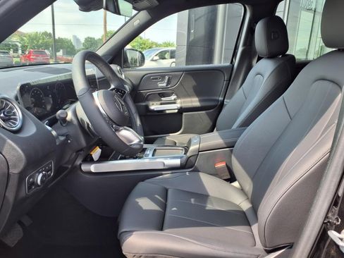 New 2025 Mercedes-Benz GLB 250 4MATIC image 14